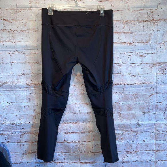 Adidas how we do 7/8 tight leggings black reflective tabs mesh details medium - Picture 5 of 12
